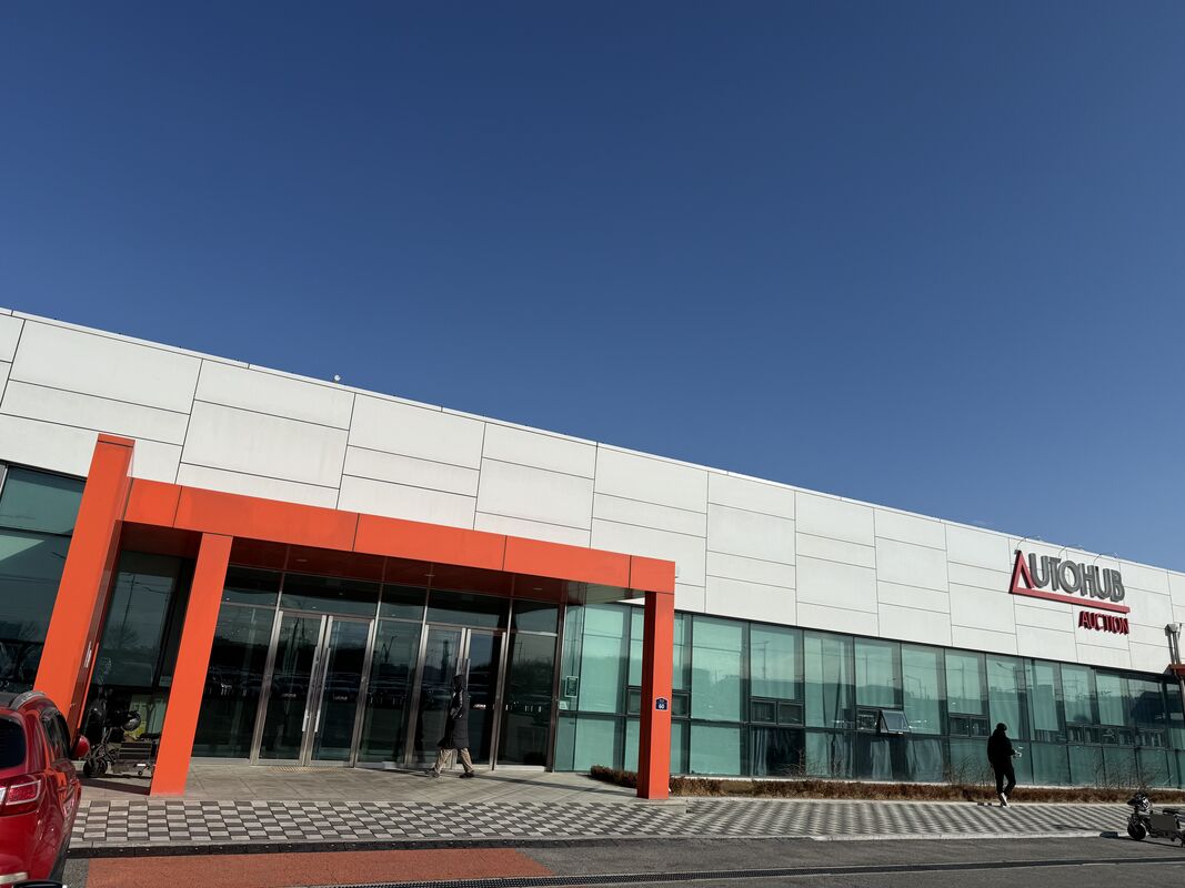 Auction Floor